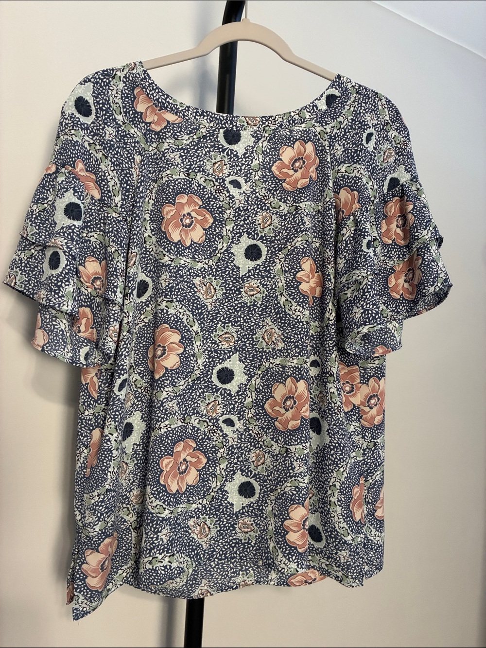 LOFT Navy Blue Floral Ruffle Sleeve Blouse with Tie V Back Relaxed Small